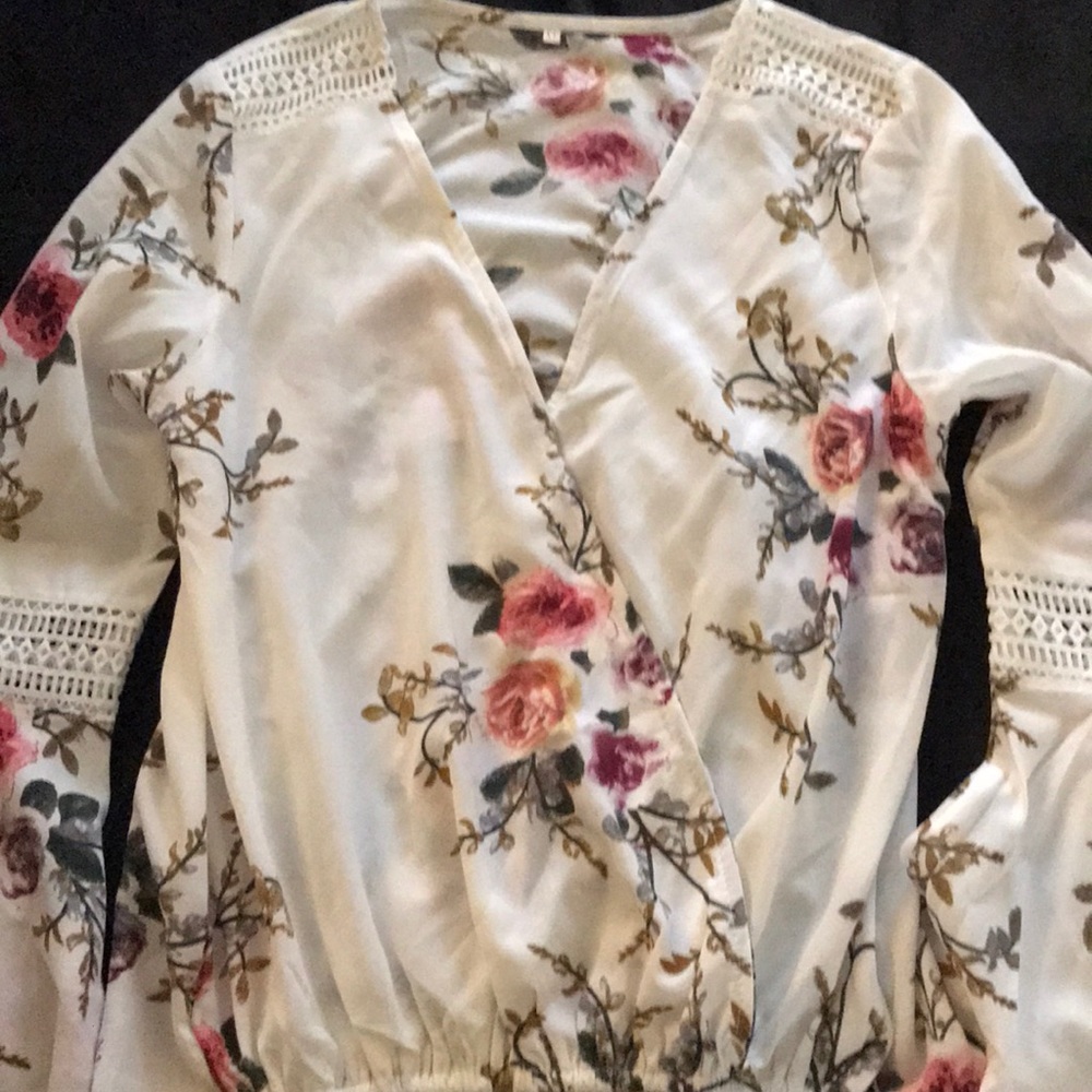 Floral V-neck Long Bell sleeve blouse